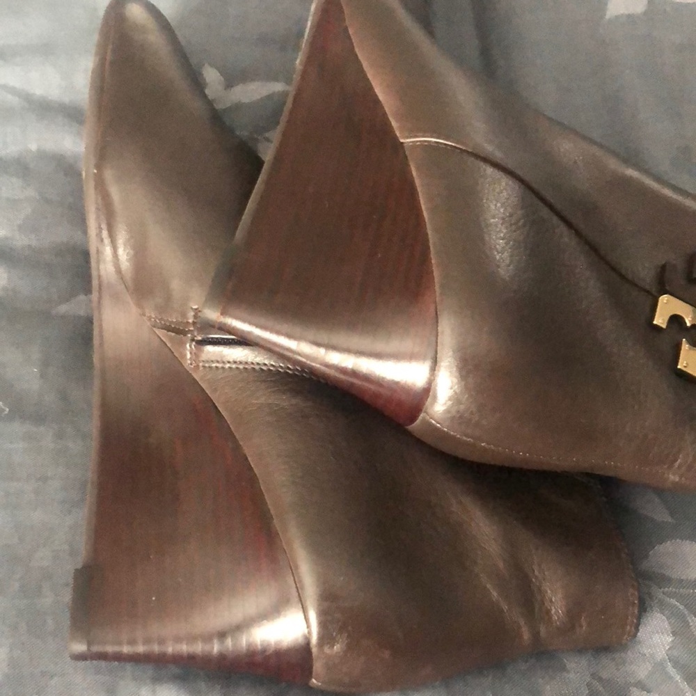 Tory Burch Lowell Tumbled Vitello Wedge Booties - Picture 4 of 10
